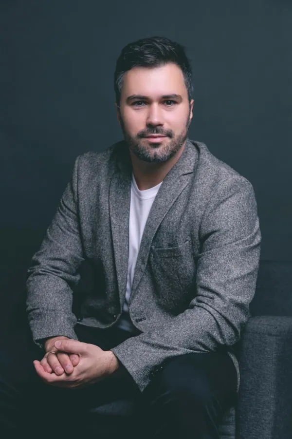 Dr. Gustavo Pierro Postal